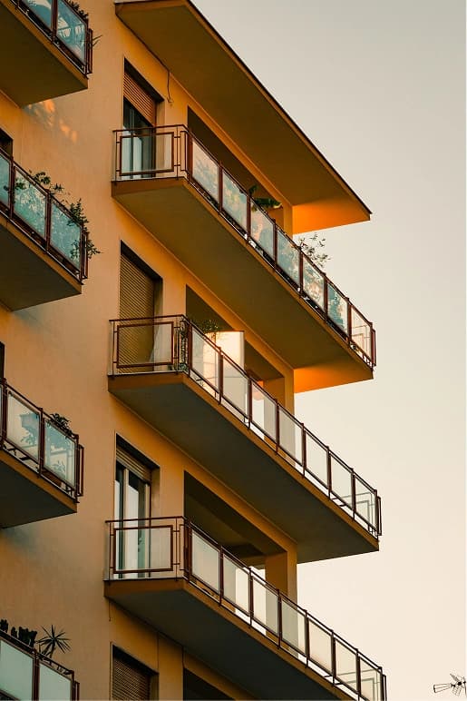 Résidence récente avec balcons