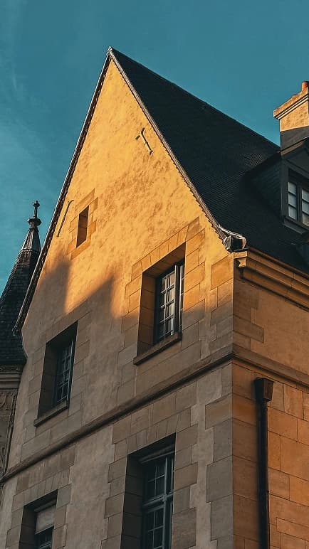 Bâtisse en pierre de taille